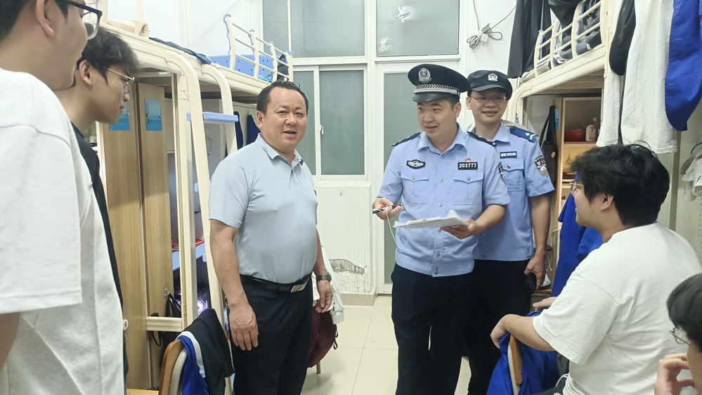 警校联动筑防线 走访排查护平安——官塘派出所与我校联合开展宿舍走访排查行动