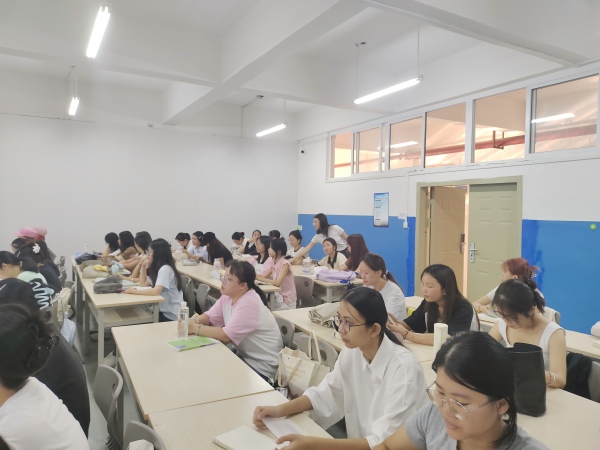 辅导员巡查课堂 辅导员巡查课堂