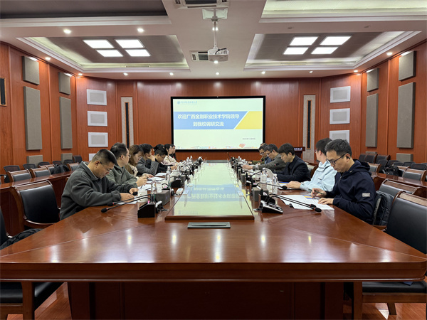 座谈会现场 座谈会现场