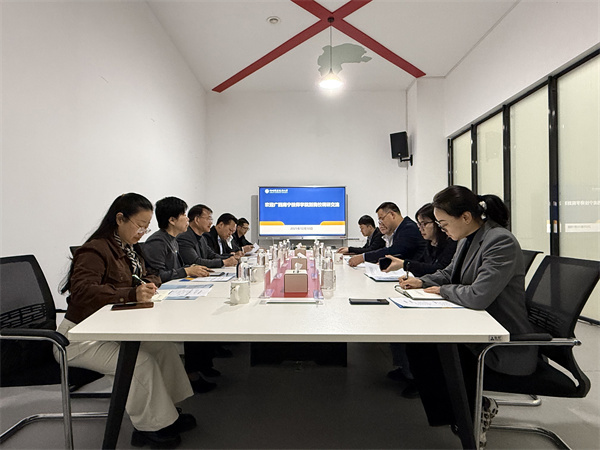 座谈会现场 座谈会现场