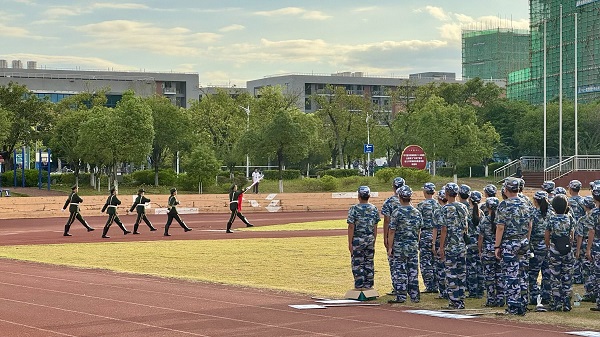 铭记历史守初心 踔厉奋发向未来——电子信息工程学院举行新学期主题升旗仪式