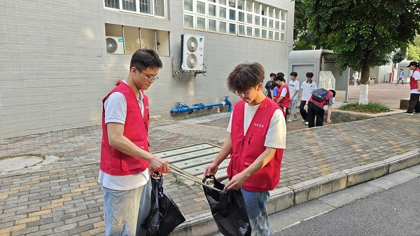 青电微光践初心 志愿育人助成长 —— 电子信息工程学院捡跑活动赋能新团员培养