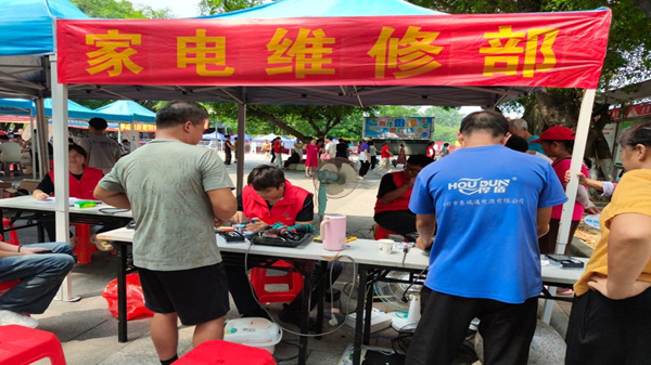 技暖社区办实事 志愿服务显担当——我校家电维修部走进龙擎苑社区开展公益维修服务