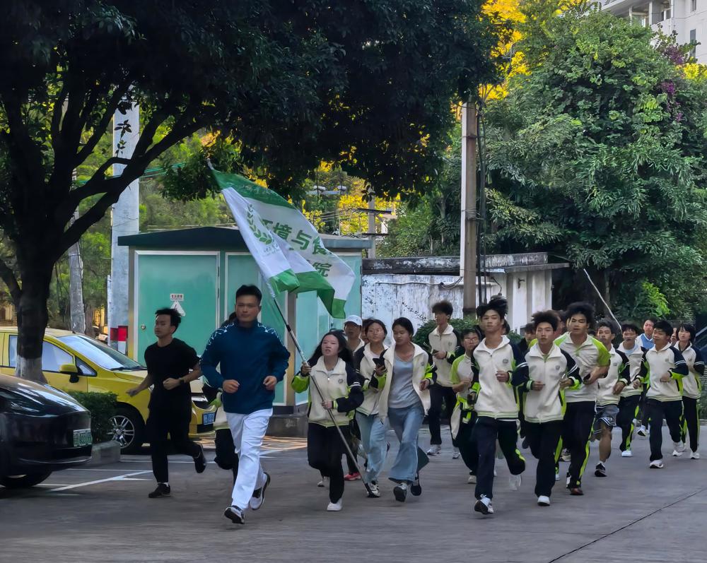 精神抖擞的师生1