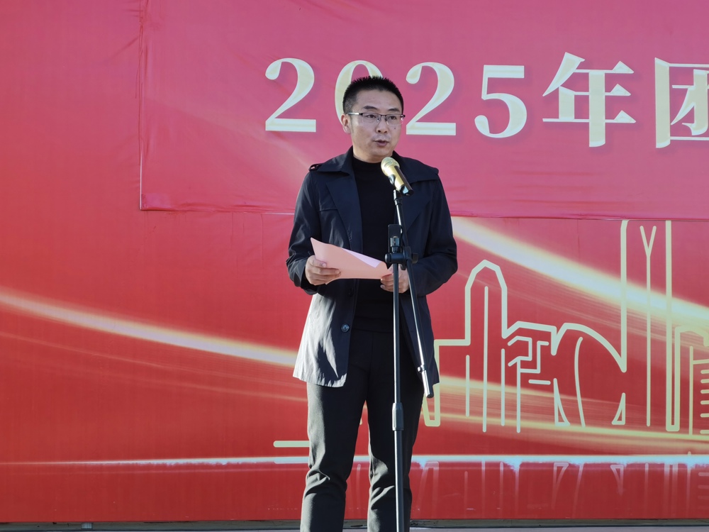 杨小浒作官塘校区长跑活动的动员讲话