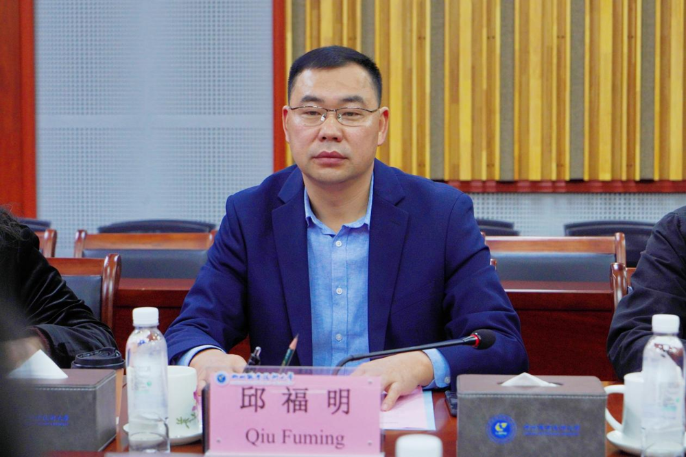 我校党委常委、副校长邱福明发言