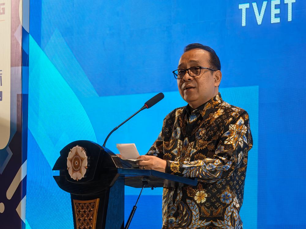 印度尼西亚人类发展与文化事务统筹部部长普拉迪诺讲话