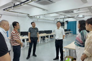 校党委书记刘子林率队看望慰问“中印尼人工智能通识课项目”参训教师