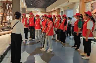 校青年志愿者服务总队开展“探寻工业记忆，传承匠心精神”活动
