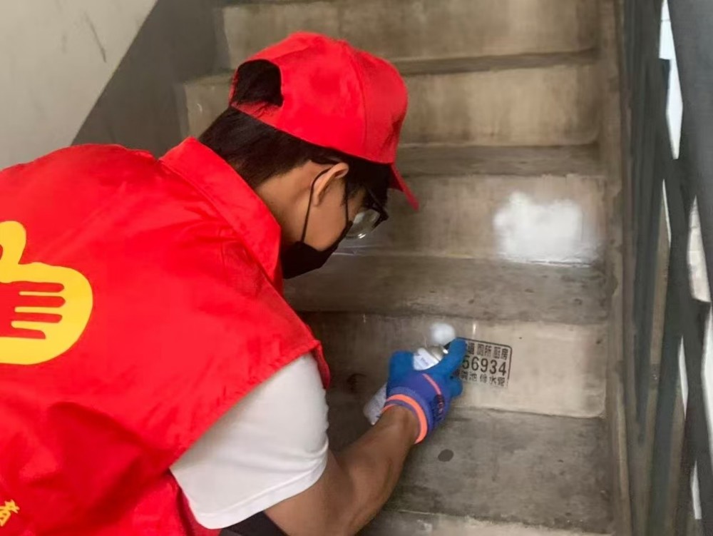 楼梯间除垢清痕