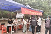 绿植进校园，绿意润心田——环境保护协会举办绿植领养活动