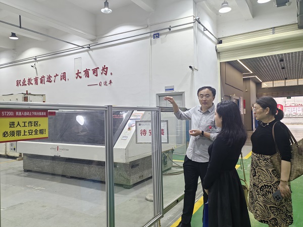 创维参观实训基地