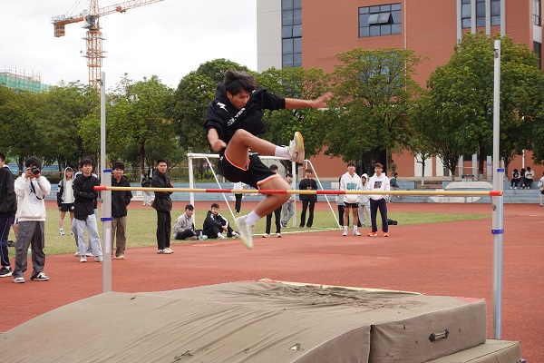 跳高比赛现场