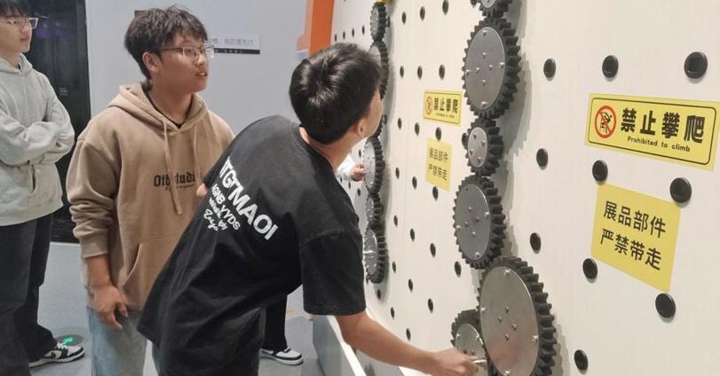 机电工程学院本科2024级装备智能化技术专业学生开展丰富多彩主题团日活动