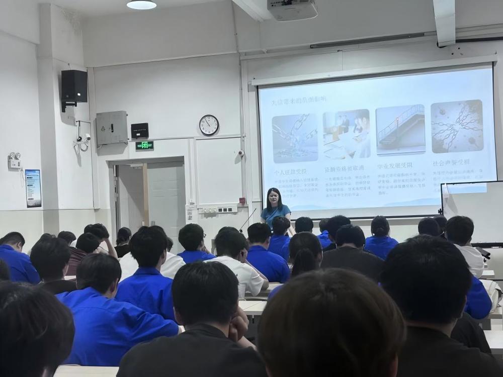 机电工程学院2024级模具设计与制造专业开展“严守诚信底线，践行资助育人”主题教育活动