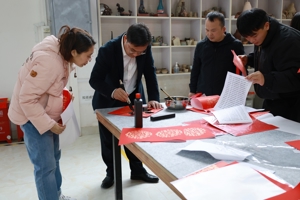 我校举办“我们的节日•春节” 2026（丙午）年“文化惠民——书写赠送春联”活动