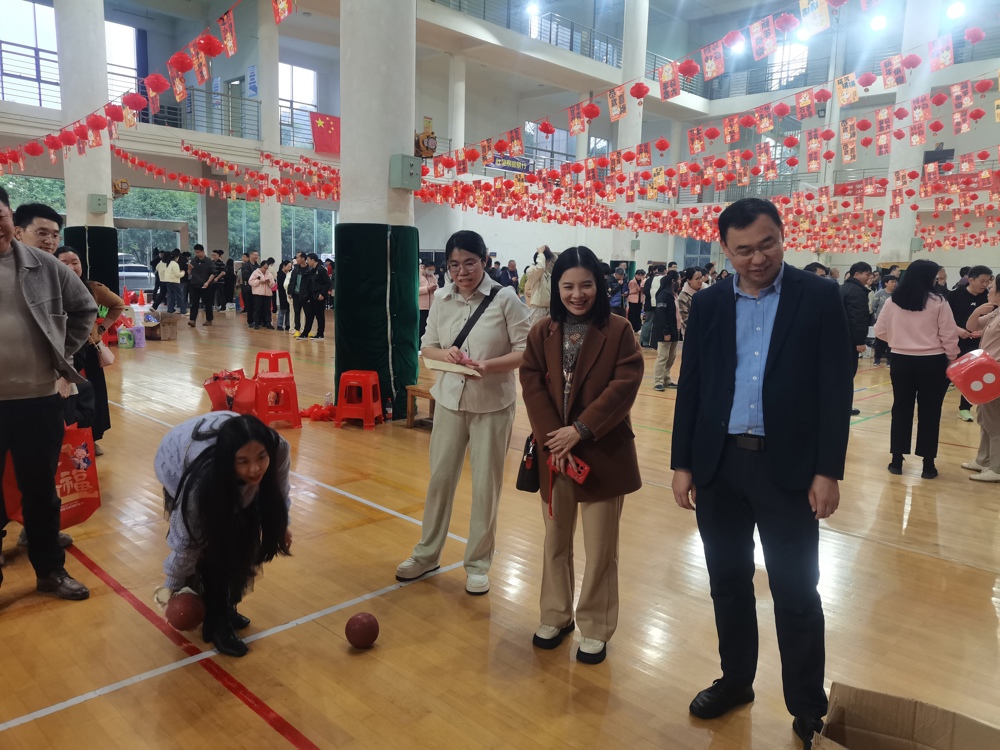 邱福明在活动现场 邱福明在活动现场