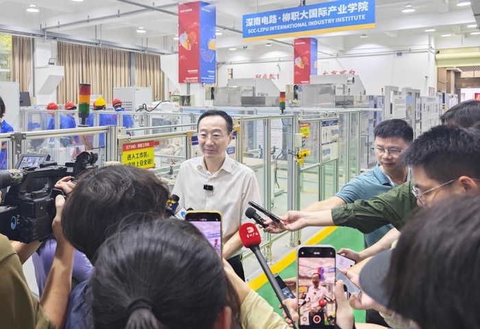 “壮美广西·全面深化改革调研行”采访团到我校进行主题采访