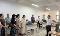 校领导慰问暑期坚守岗位的师生员工