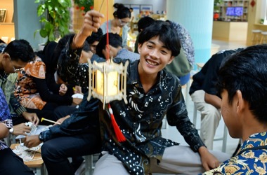 我校举办“月满中秋·喜乐团圆”中外学生共庆中秋活动