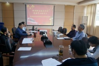 学校党委中心组传达学习自治区党委召开的有关会议精神