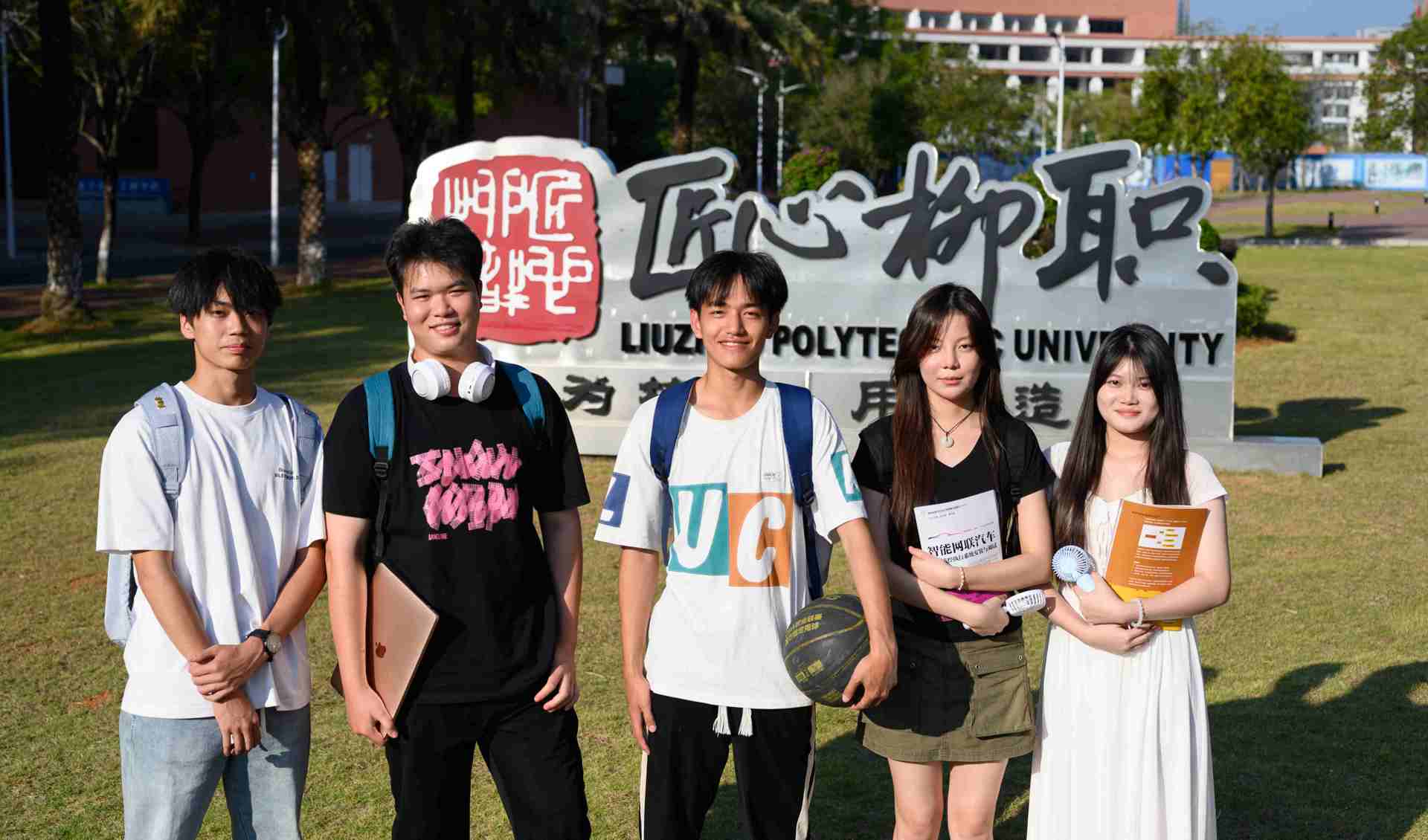 学生在匠心柳职前