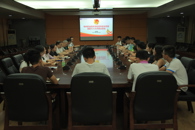 校团委组织我校团员青年集中收看团的十八大开幕会报道并召开座谈会