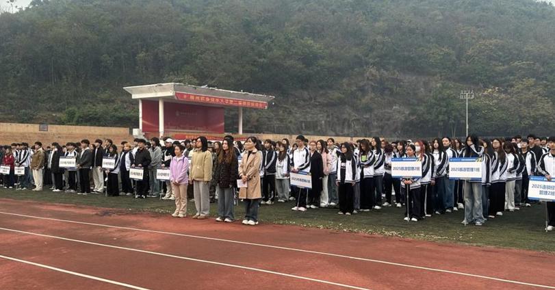 贸易与旅游管理学院举行“弘扬法治精神”主题升旗仪式