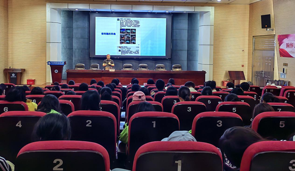 脚踩泥土写新闻 扎根专业做融媒——长江韬奋奖获得者谌贻照做客博雅・素质大讲堂