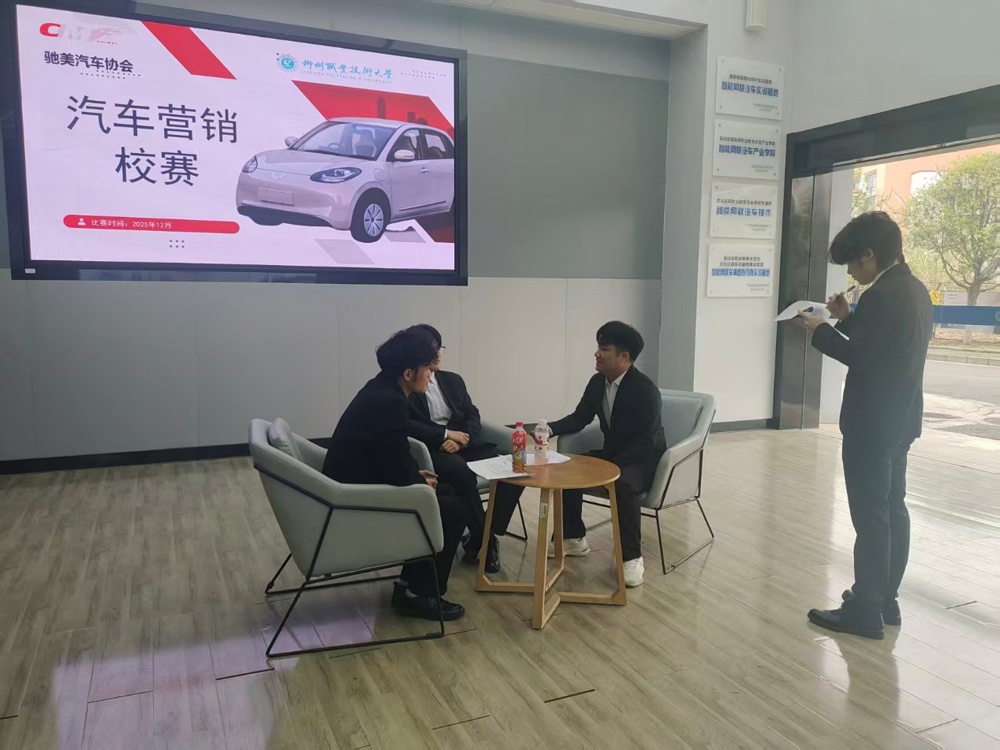 人们在房间里玩体感游戏
AI 生成的内容可能不正确。