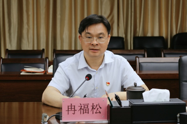 学校党委委员、副校长冉福松指导办学思想大讨论