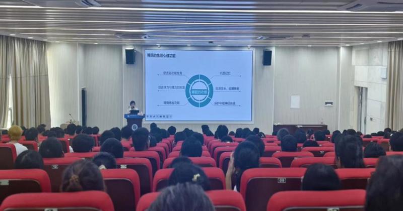 我校开展2025年“世界精神卫生日”宣传教育走进学生社区活动