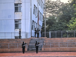 爱国主义教育点亮开学季——艺术学院举行新学期第一次升旗仪式