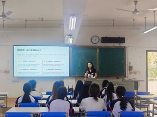 艺术学院开展“一站式”学生社区活动之院长讲思政课活动