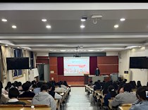 艺术学院开展“民族团结我同行，各族师生一家亲”主题班会