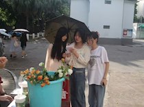 艺术学院开展“一站式”学生社区“以物换花，以物换物”主题朋辈活动