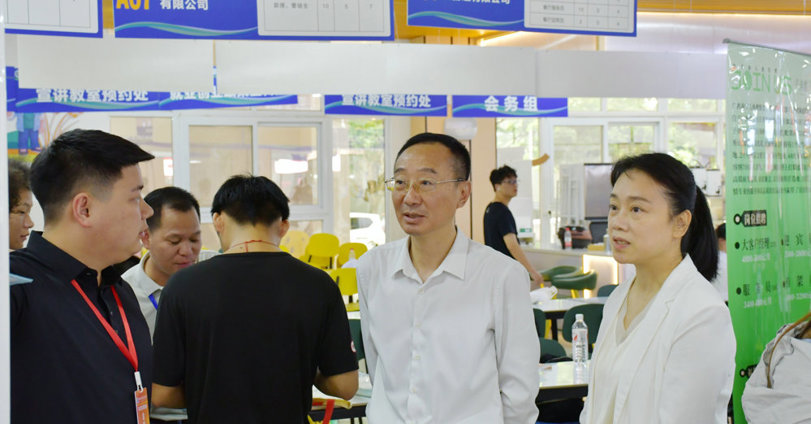 【百日冲刺促就业】我校成功举办2025 届毕业生“百日 冲刺促就业”专项行动暨2026届毕业生预就业双选会（第三场）
