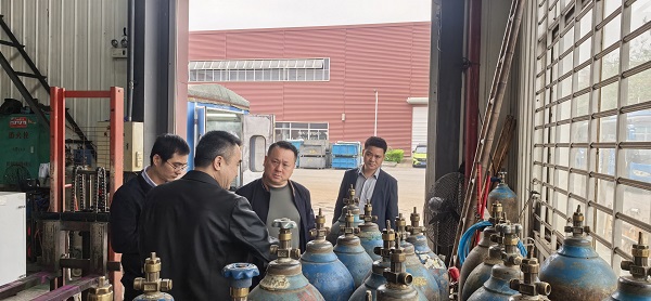 检查氧气存储设备