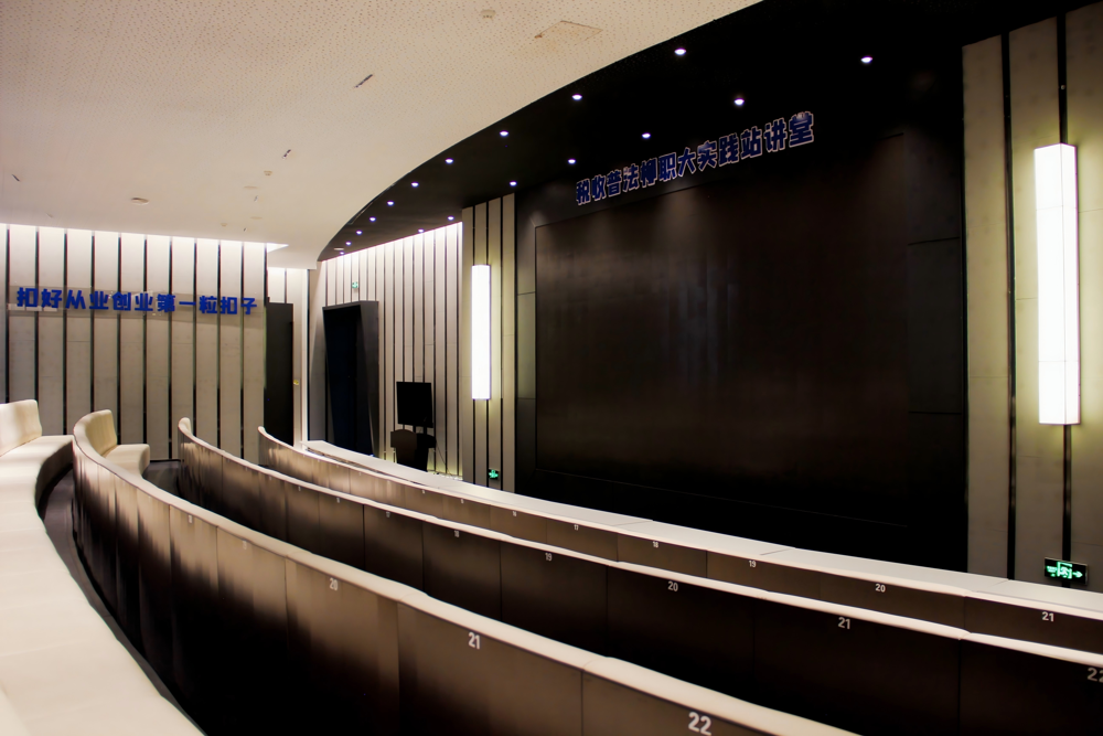 2.柳州市高校税收普法教育实践站税务讲堂