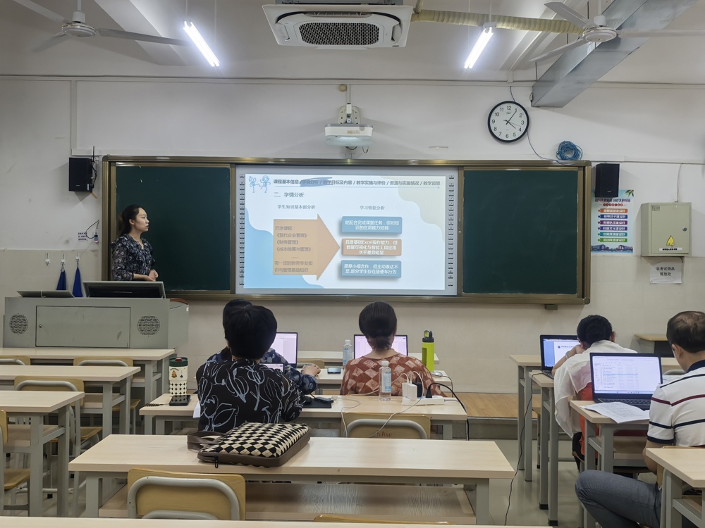 曾阳欣玥老师说课现场