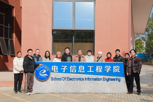 软件技术专业教师在电子信息工程学院