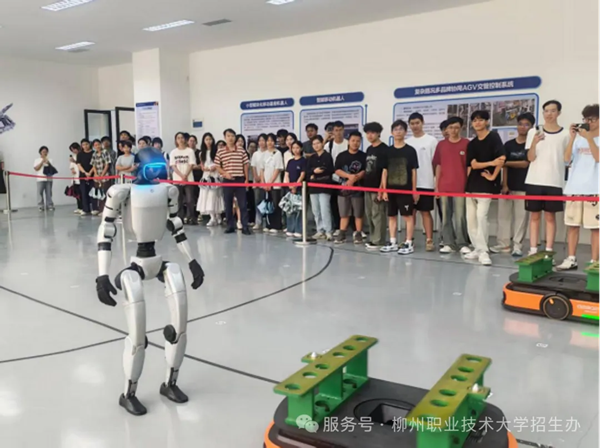 “匠心兴桂党员先锋站——具身智能开发与应用工作室”开展新生专业入门教育
