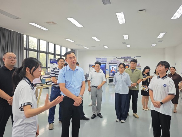 校领导调研指导电子信息工程学院开展首届大学生科创节工作