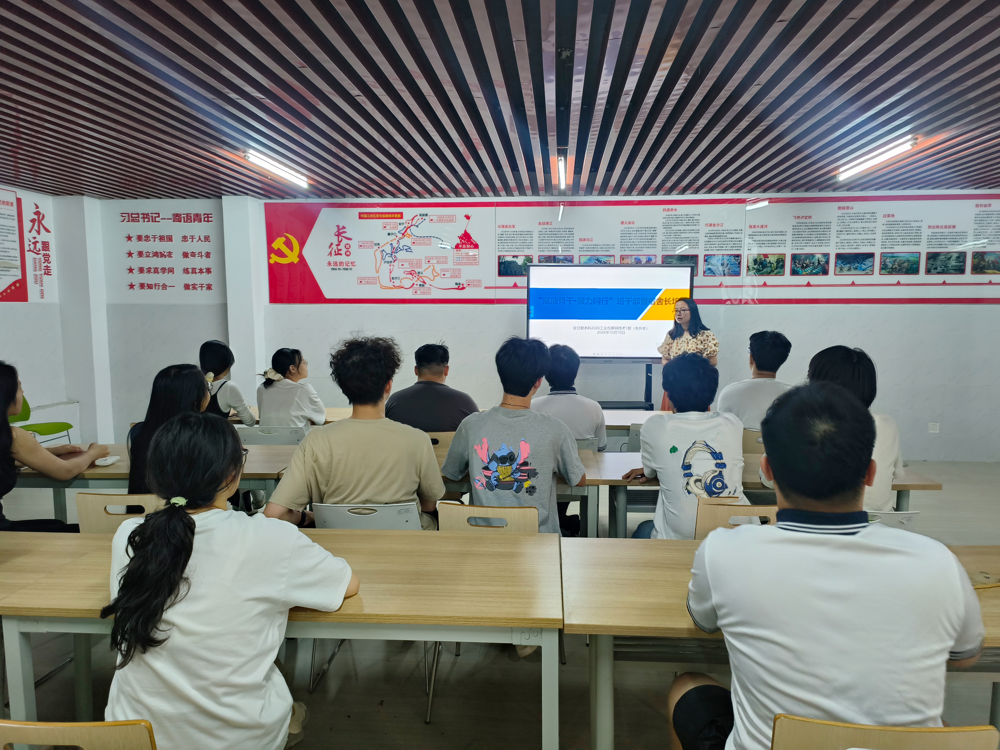 电子信息工程学院开展“赋能骨干·聚力同行”班干部暨宿舍长培训会