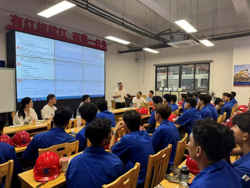 【访企拓岗促就业】我校教师到企业看望首批学历教育“1+1+1”联合培养印尼实习生