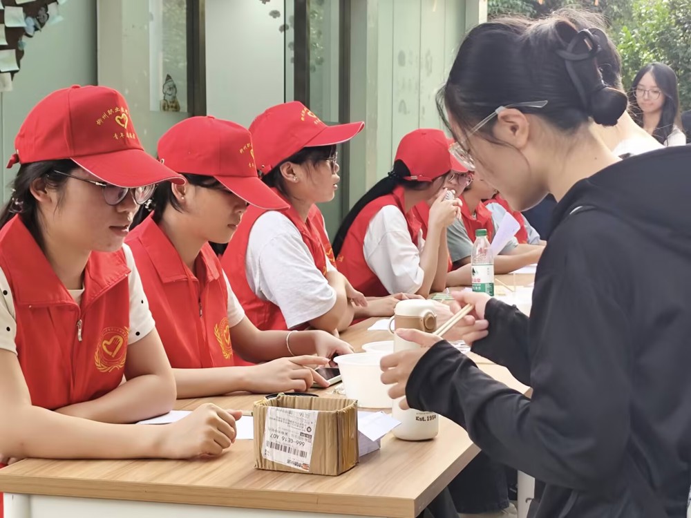 大家一起来“捞月”