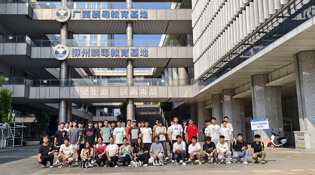 班级同学合影留念