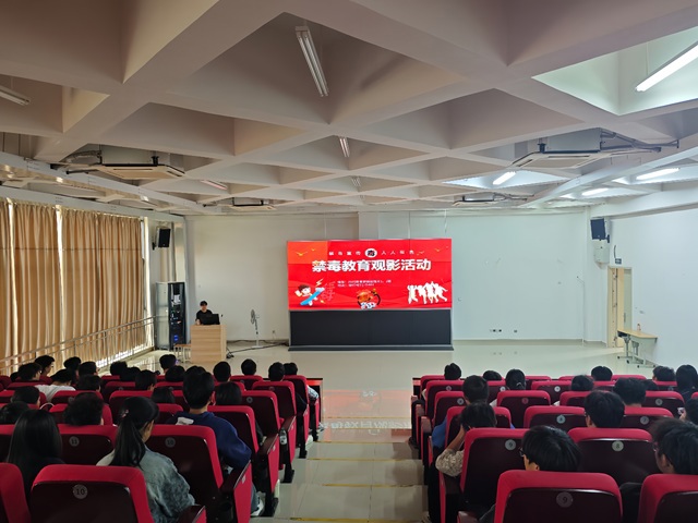 团支书组织观影活动