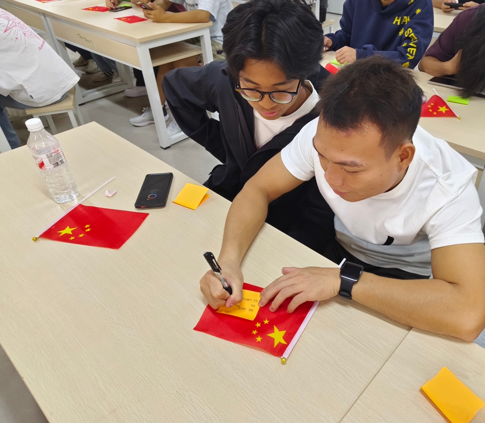 同学们写下对祖国的祝福语