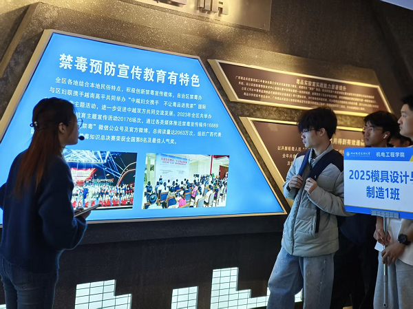 禁毒宣讲正进行